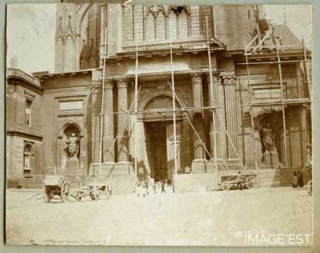 Démolition de l'ancien portail de la cathédrale (Metz)
